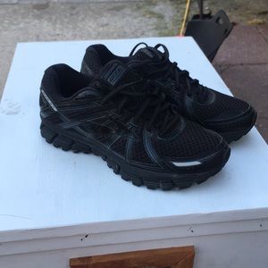 Brooks gts 17 running shoes